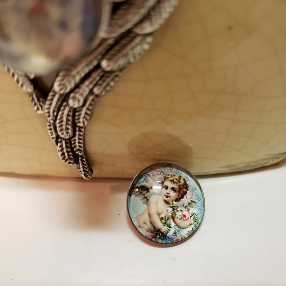 Angel themed necklace. - Picture 5 of 5